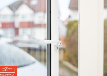 White-aluminium-flush-sash-window-Gerrards-cross