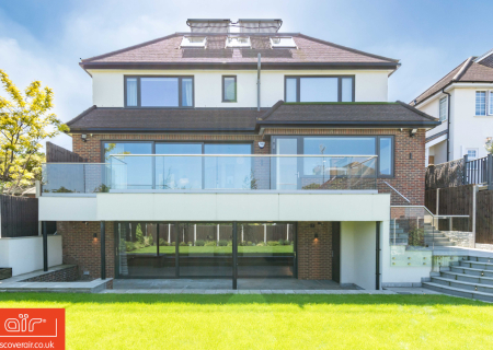 Aluminium-glazing-with-lift-and-slide-doors-in-Beaconsfield-Bucks