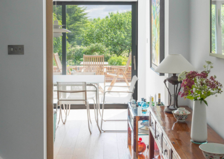 Open-plan-living-with-aluminium-sliding-doors-in-Ickenham-Hillingdon